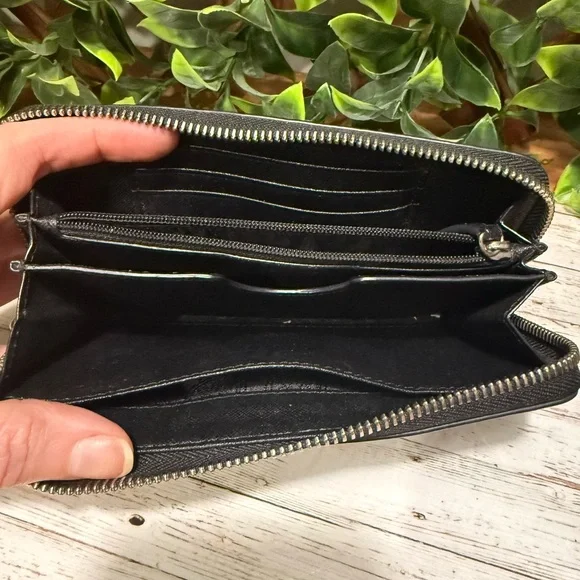 Michael Kors Houndstooth Wristlet - Picture 4 of 4